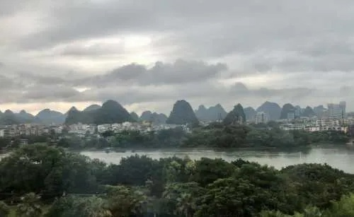 阳朔未来一周穿衣建议（阳朔现在的气温适合穿什么）