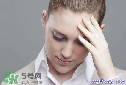 头疼恶心想吐是怎么回事（早晨起来头疼恶心想吐是怎么回事）